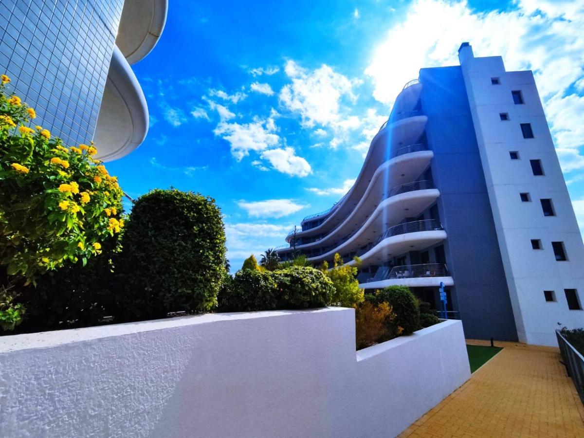 Infinity View Luxury Beachfront Apartment *
