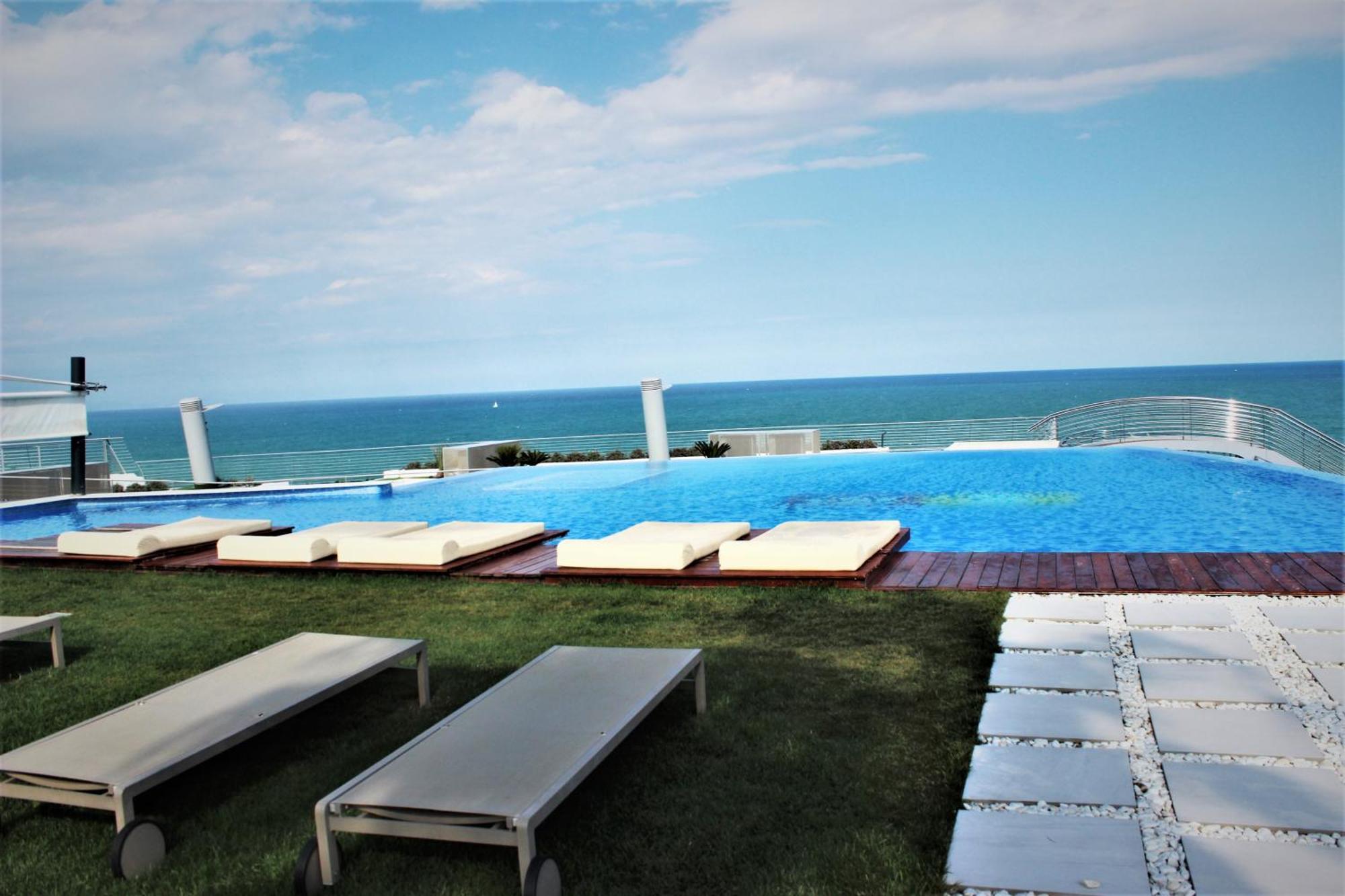 Infinity View Luxury Beachfront *