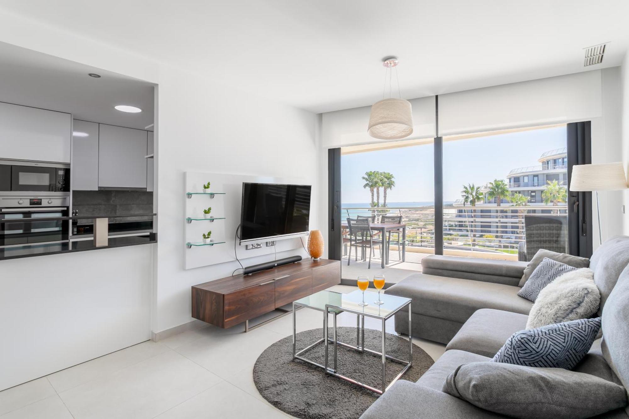 Infinity View Luxury Beachfront Apartment *