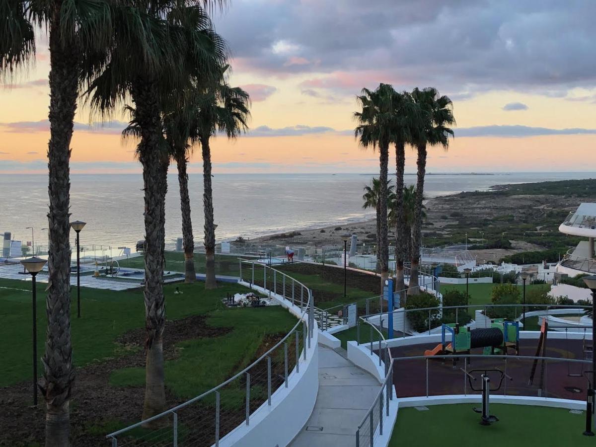 Infinity View Luxury Beachfront Apartamento